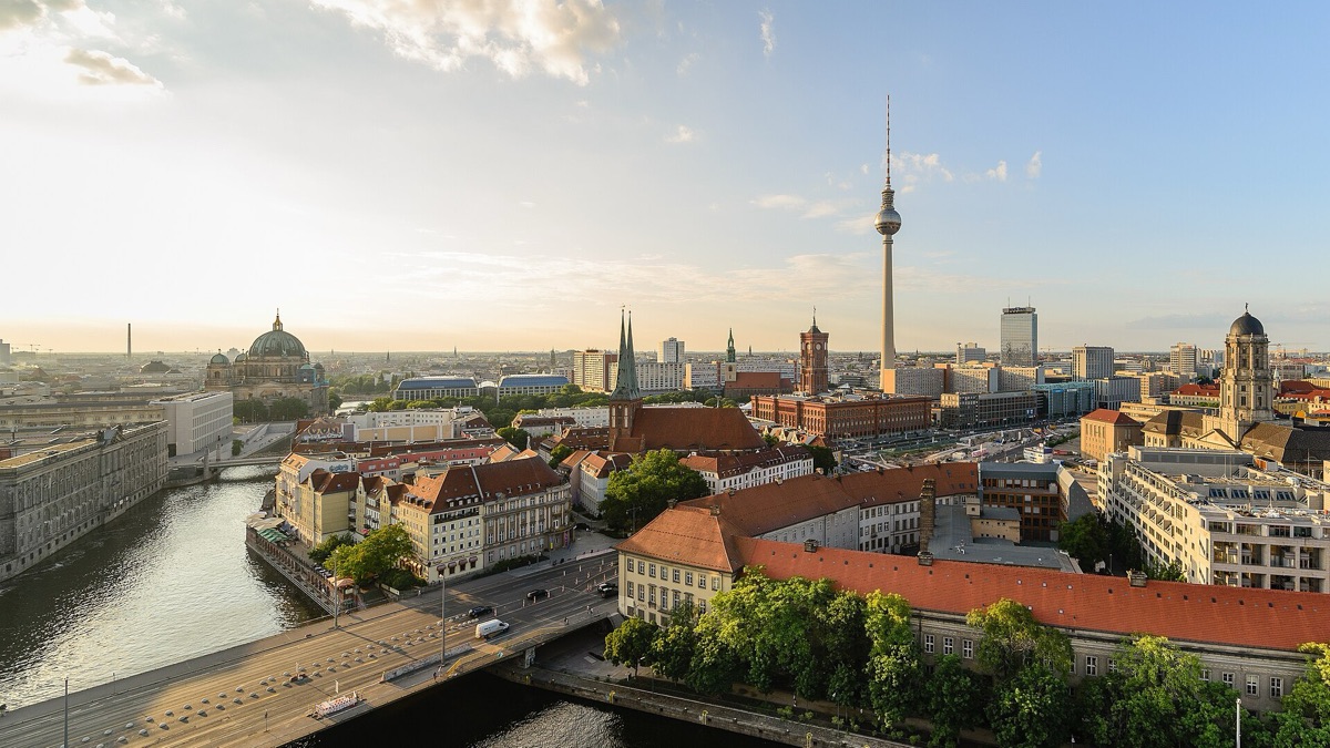 Berlin-Mitte mit Fernsehturm, Berliner Dom und Spree