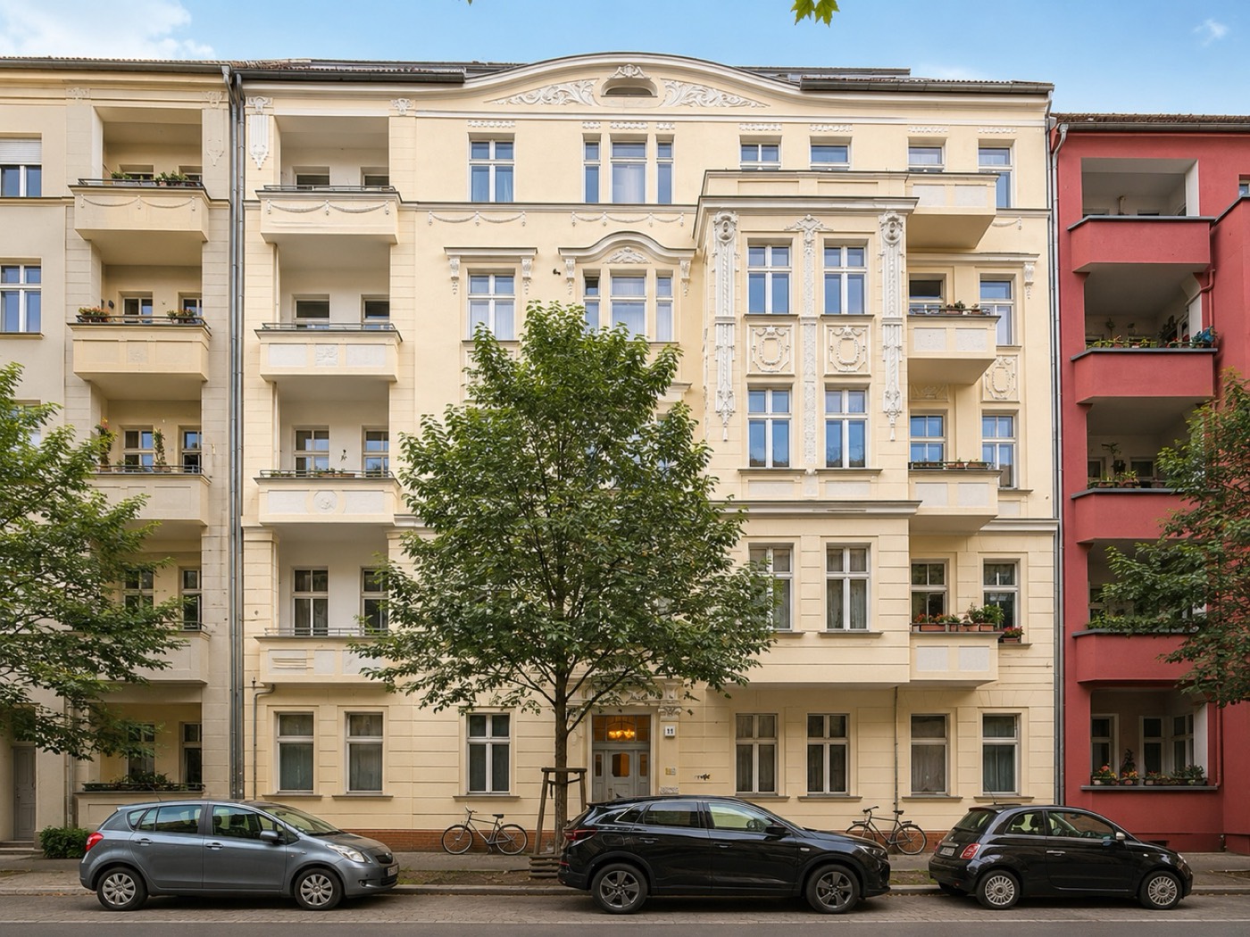 Altbauwohnung mit Balkon im Helmholtzkiez